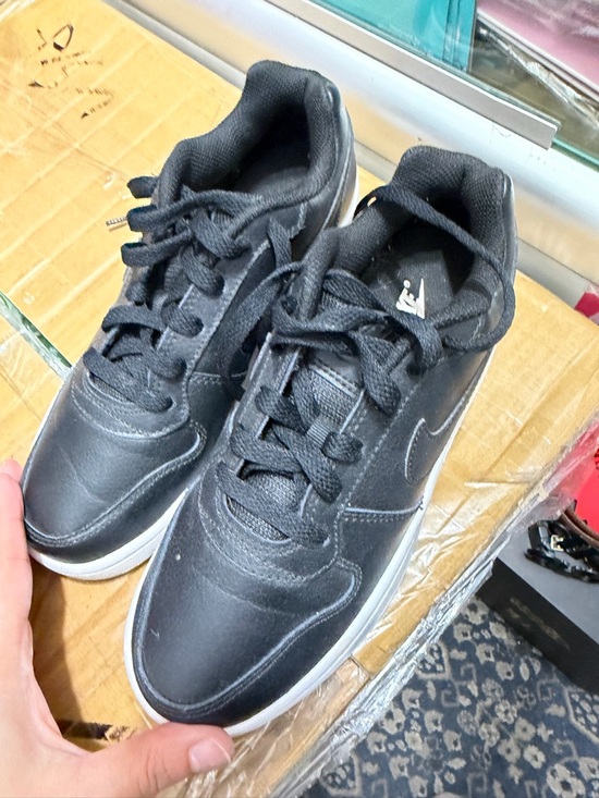 Nike Black Low-Top Sneakers with White Sole - Picture 6 of 7